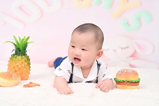 定边宝宝在妈妈肚子里